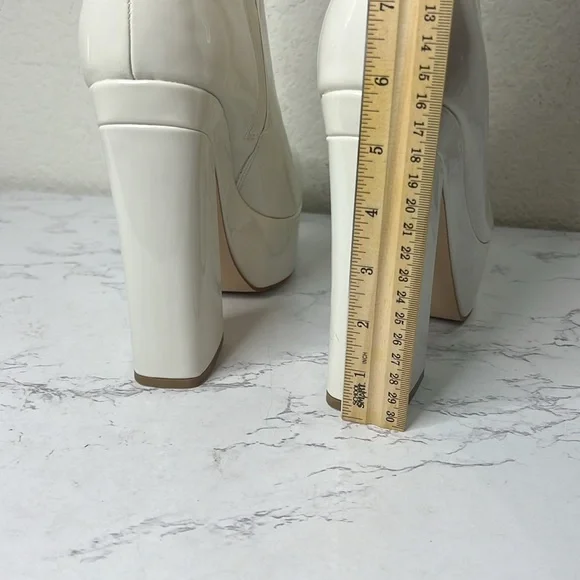 GUESS - White 1-1/2" Platform Cushioned Logo Byra Square Toe Block Heel Size - Picture 8 of 13